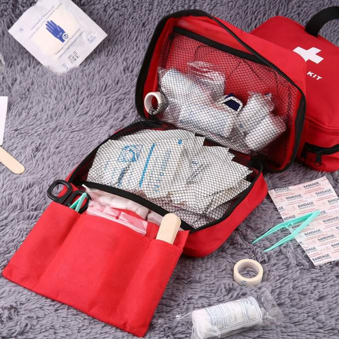 "first aid kit" "حقيبة الاسعافات الاولية"